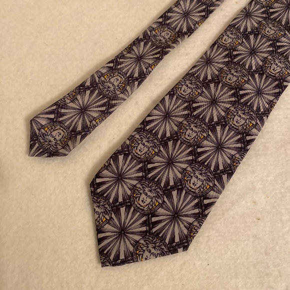 Vintage Gianni Versace medusa men silk tie - Picture 6 of 11